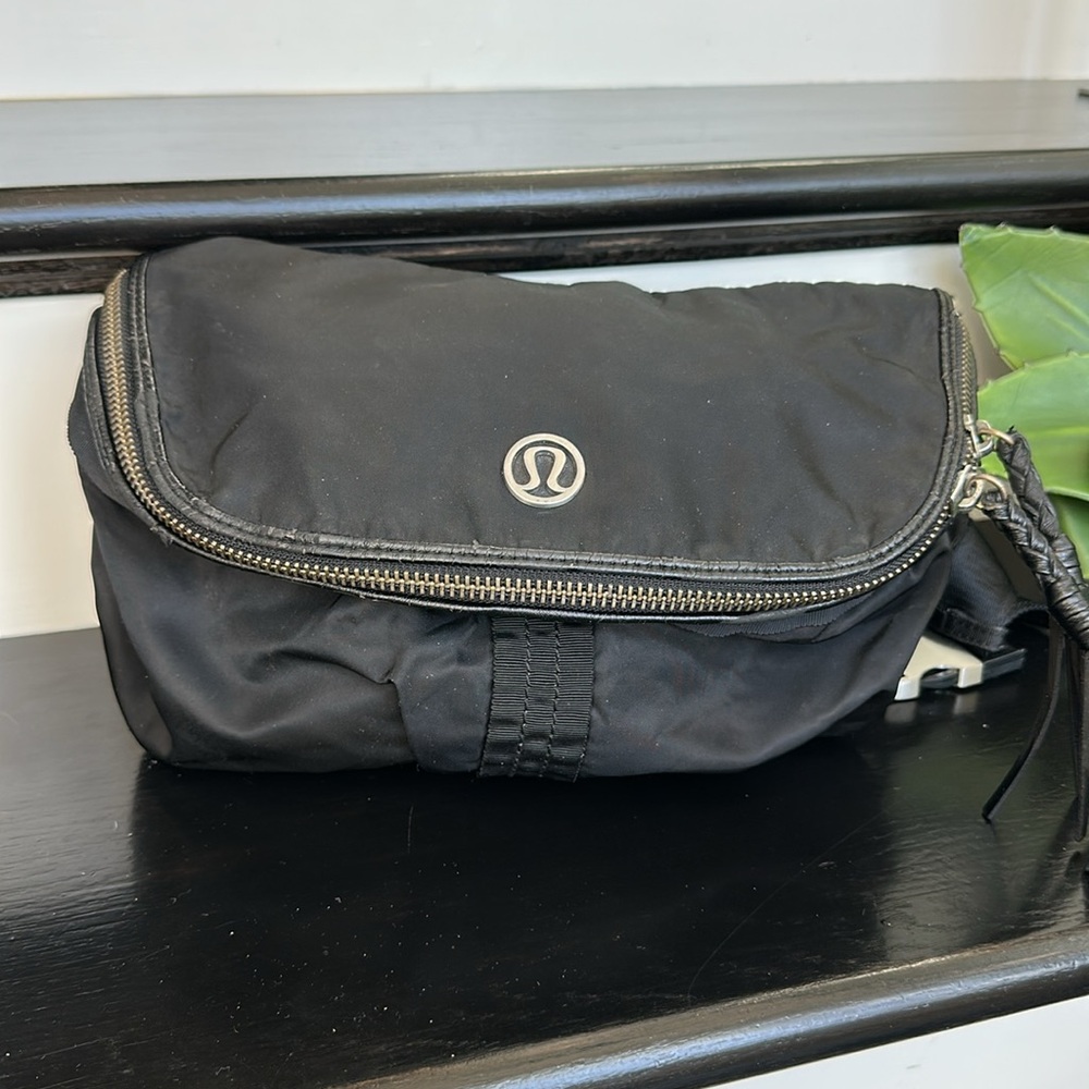 Lululemon good fortune nylon bag